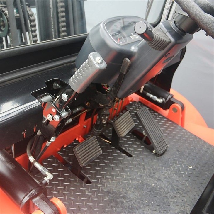 3.5 Ton 2WD All Terrain Diesel Forklift For Sale 3.5 Ton 2WD All Terrain Diesel Forklift For Sale